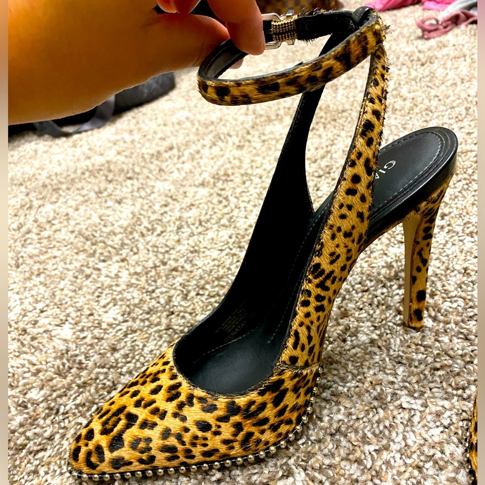 Gianni Bini Renatay Leopard calf hair pump shoe heel size 7